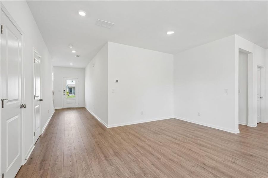Spacious, unfurnished interior of a new home in Heritage River, Euharlee (Image 33).