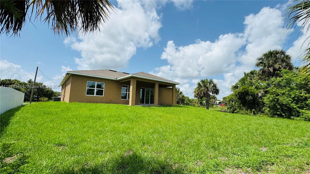 Exterior details and patio area of a home in , Labelle (Image 11).