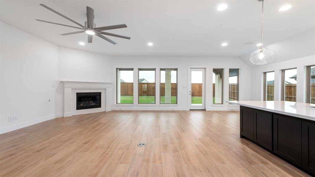 Spacious, unfurnished interior of a new home in Myrtle Creek 60', Waxahachie (Image 15).