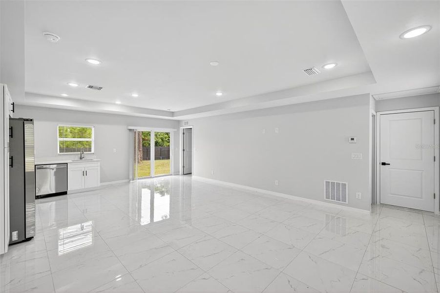 Spacious, unfurnished interior of a new home in , Lehigh Acres (Image 17).