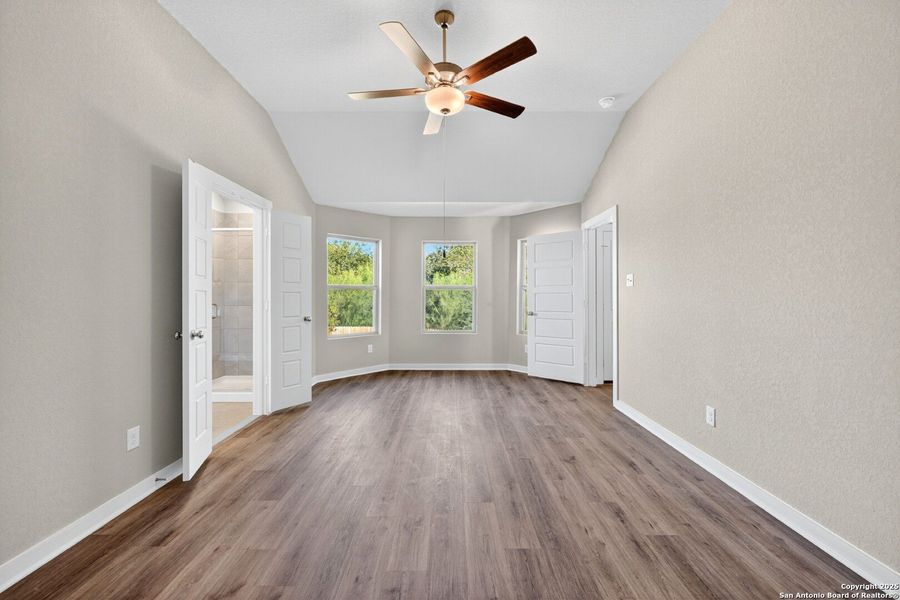 Spacious, unfurnished interior of a new home in Winding Brook, San Antonio (Image 25).