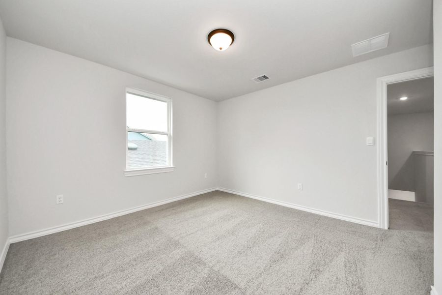 Spacious, unfurnished interior of a new home in The Enclave at Spring Branch, Montgomery (Image 32).