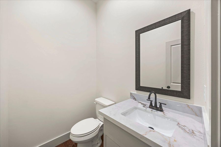 Furnished interior view inside a new home in , Baytown (Image 15).