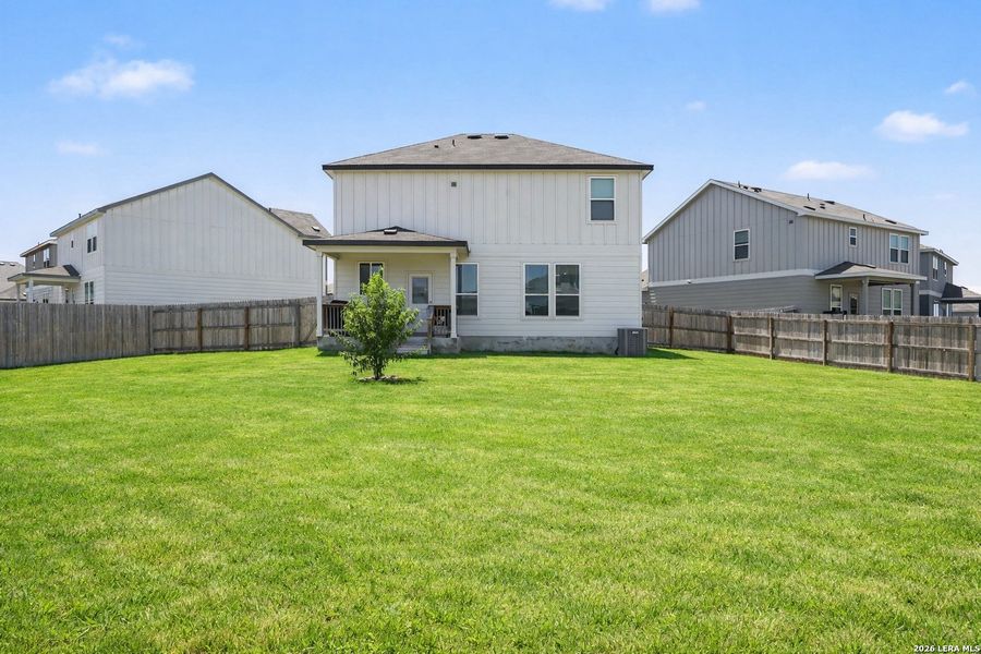 Exterior details and patio area of a home in Lily Springs, Seguin (Image 4).