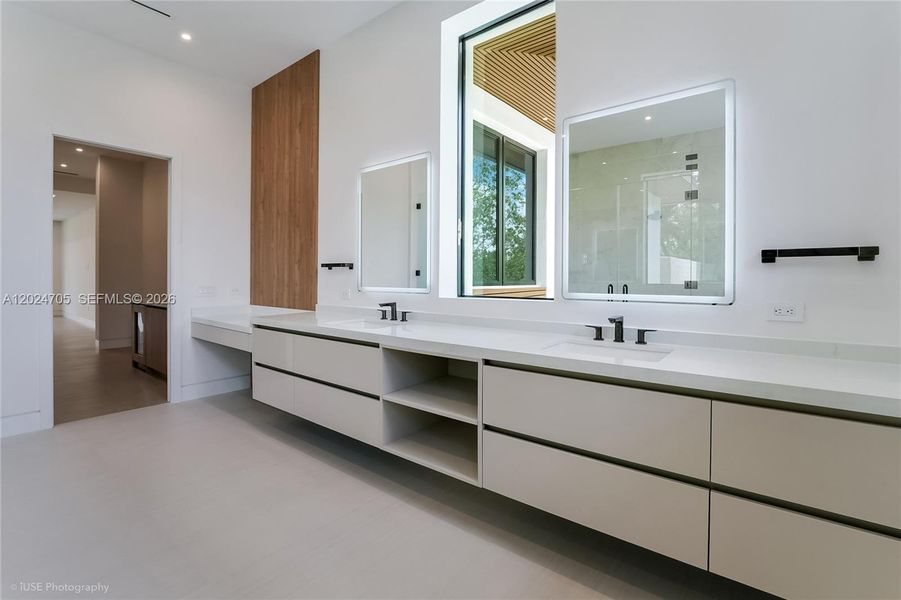 Furnished interior view inside a new home in , Pinecrest (Image 11).