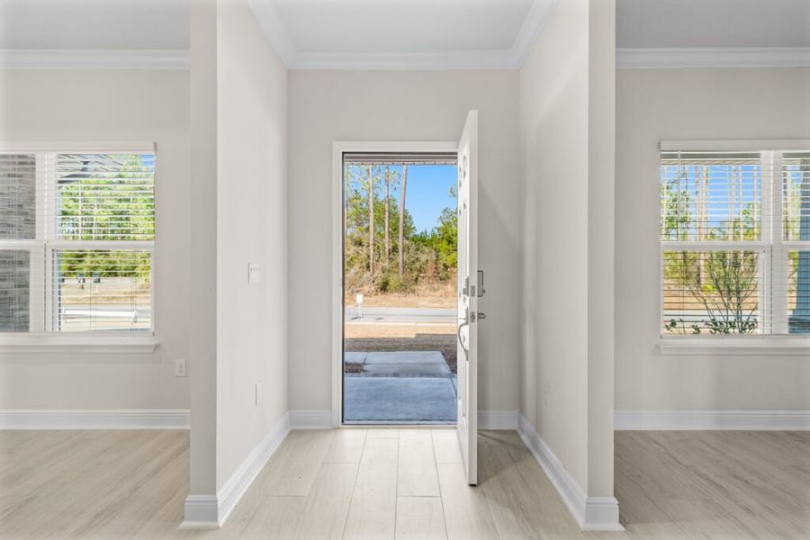 Spacious, unfurnished interior of a new home in Windswept Estates, Freeport (Image 11).