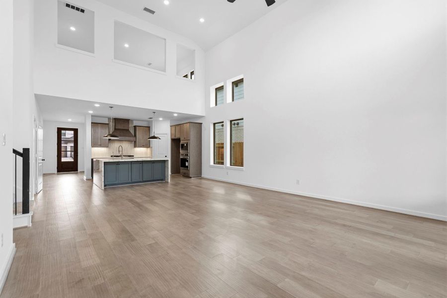 Spacious, unfurnished interior of a new home in Sienna 45', 50', Missouri City (Image 19).