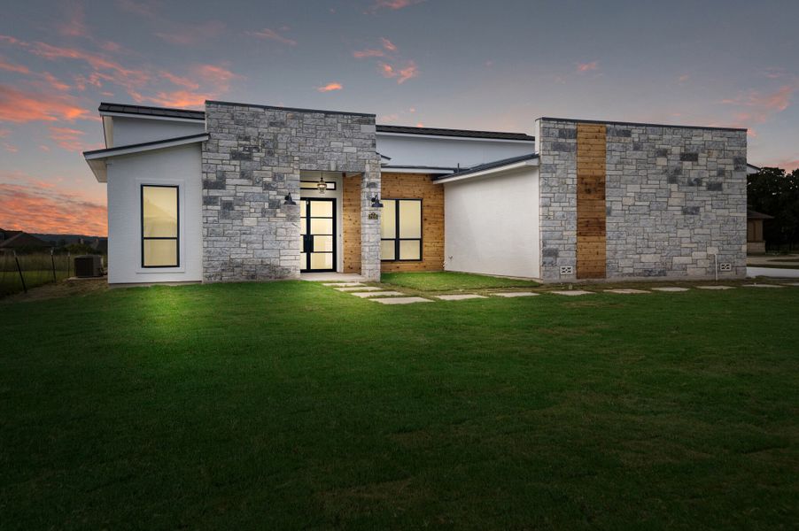 Representative exterior details of a home built from the The Scottsdale 5000 by Whitestone Custom Homes in Johnson Ranch, Bulverde (Image 24).