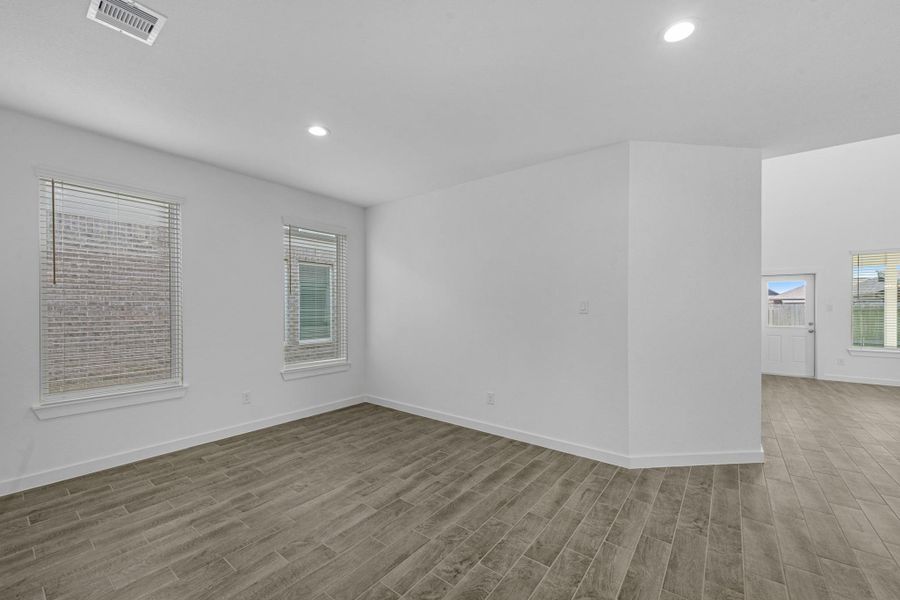 Spacious, unfurnished interior of a new home in Beacon Hill, Waller (Image 18).