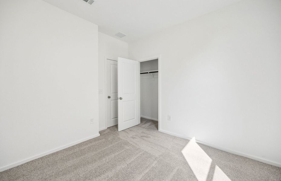 Spacious, unfurnished interior of a new home in Crosby Farms, Crosby (Image 27).