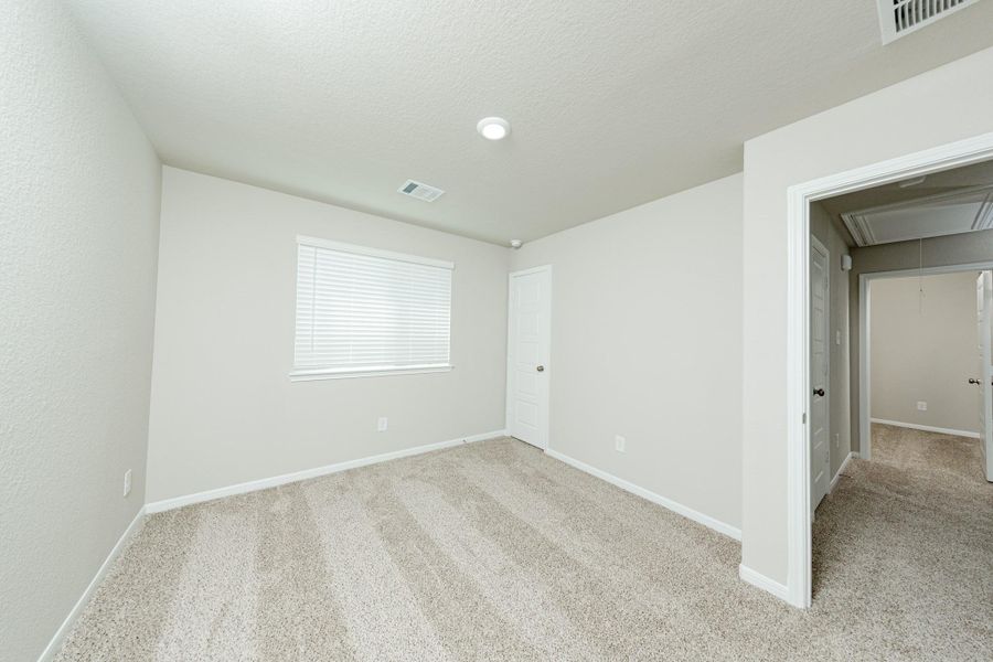 Spacious, unfurnished interior of a new home in Mackenzie Creek, Conroe (Image 18). Spacious, unfurnished interior of a new home in Mackenzie Creek, Conroe (Image 18).