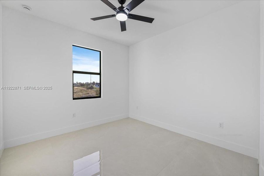 Spacious, unfurnished interior of a new home in , Lehigh Acres (Image 29).
