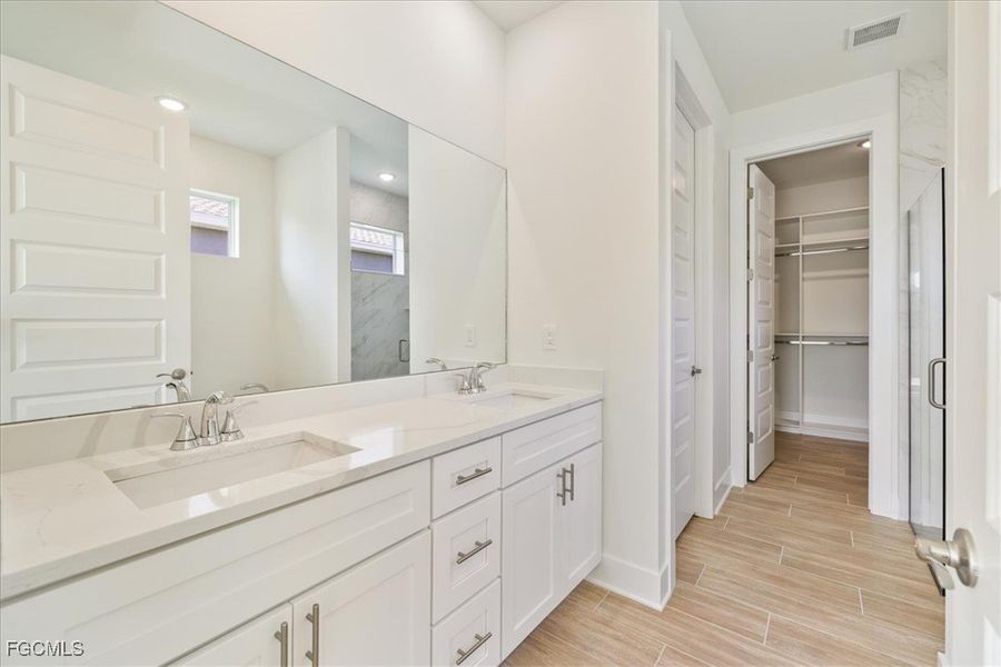 Furnished interior view inside a new home in Cape Coral, Cape Coral (Image 13).