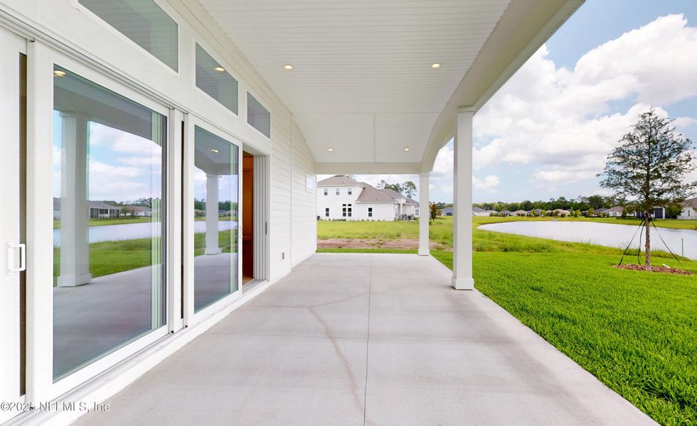 Spacious, unfurnished interior of a new home in Amelia National, Fernandina Beach (Image 6).