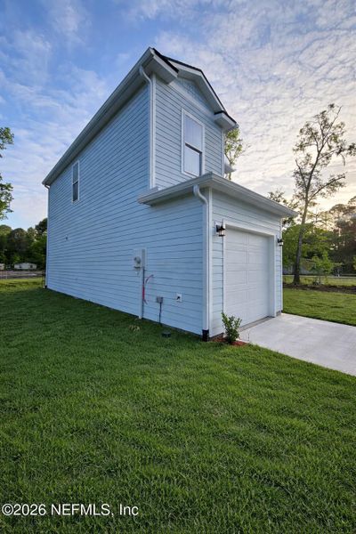 Exterior details and patio area of a home in , Jacksonville (Image 20).