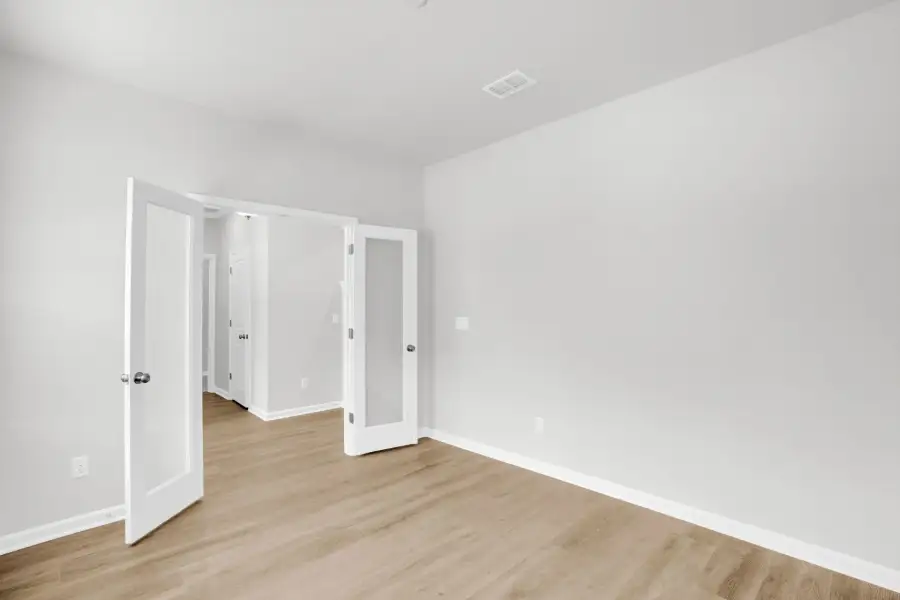 Spacious, unfurnished interior of a new home in Carriage Estates, Lexington (Image 34).