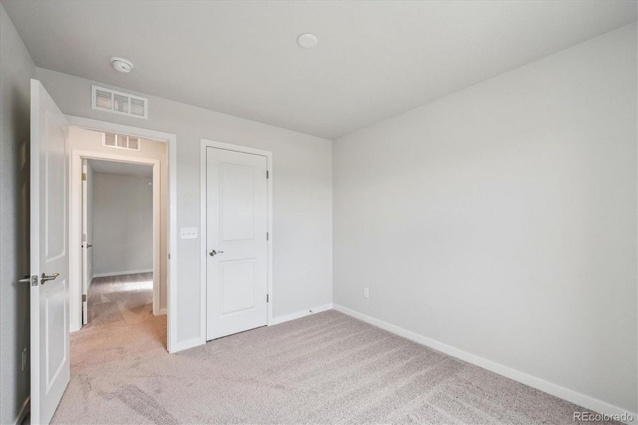 Spacious, unfurnished interior of a new home in Legato, Commerce City (Image 12).