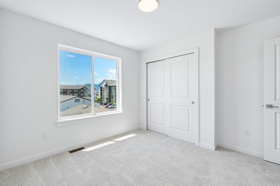 Spacious, unfurnished interior of a new home in The Vistas at West Mesa, Colorado Springs (Image 21).