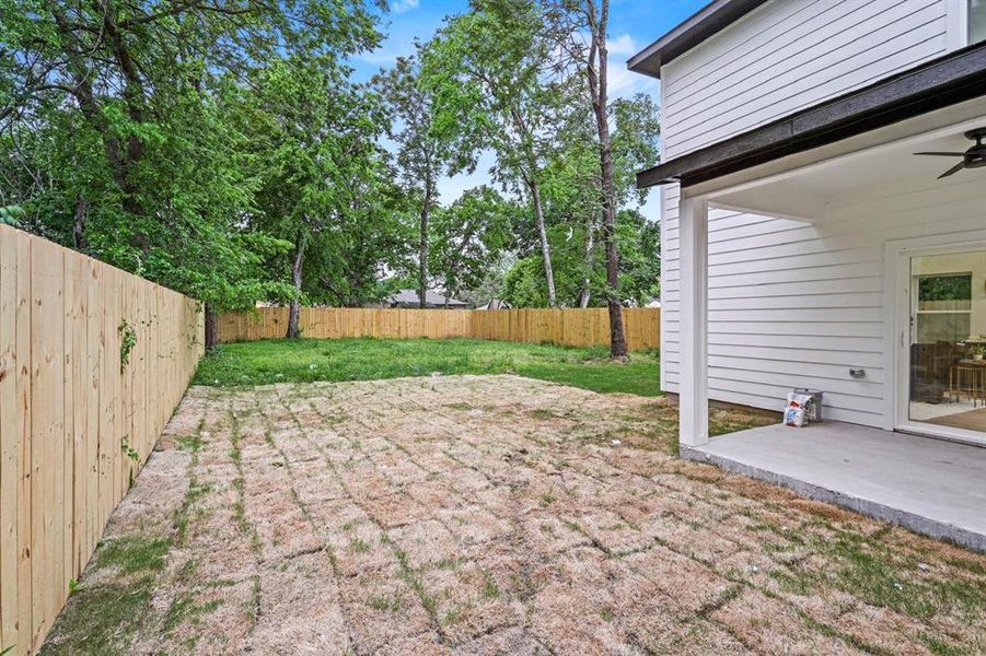 Exterior details and patio area of a home in , Dallas (Image 20).