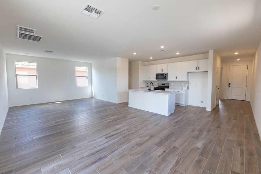 Spacious, unfurnished interior of a new home in The Legends at Gladden Farms, Marana (Image 4). Spacious, unfurnished interior of a new home in The Legends at Gladden Farms, Marana (Image 4).