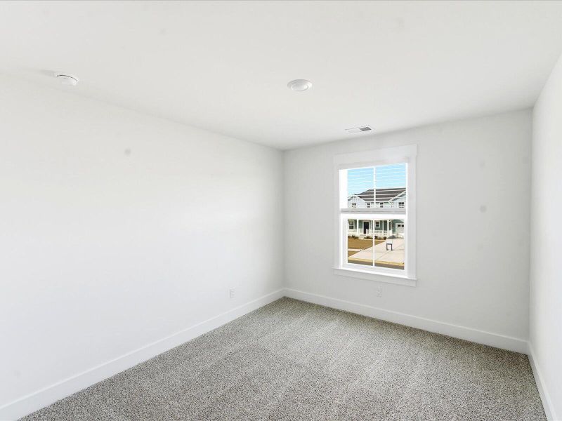 Spacious, unfurnished interior of a new home in The Coves at Lakes of Cane Bay II, Summerville (Image 31).