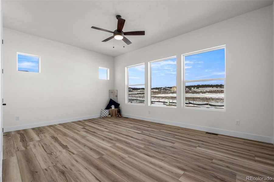 Spacious, unfurnished interior of a new home in Wolf Ranch - Enclave Collection, Colorado Springs (Image 31).