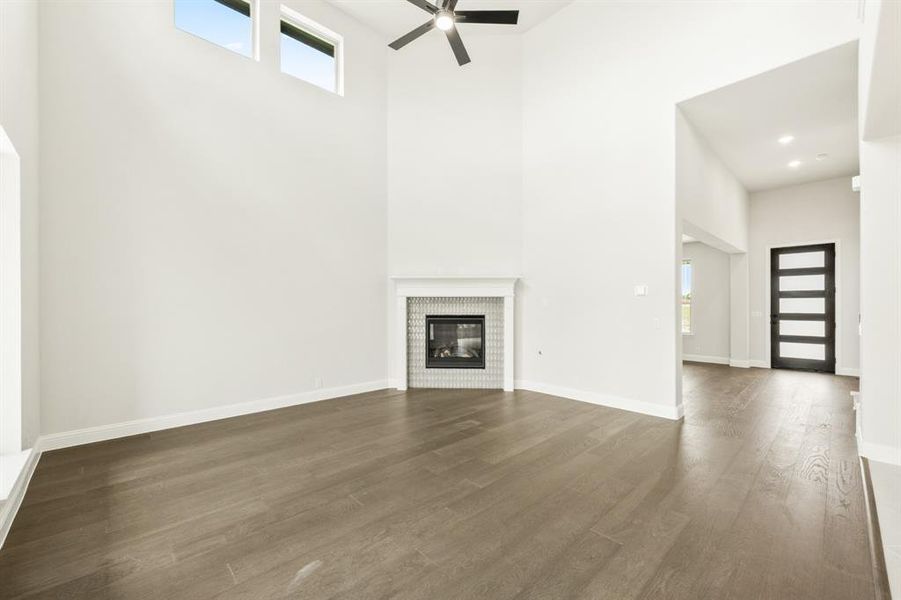 Spacious, unfurnished interior of a new home in The Oaks, Red Oak (Image 28).