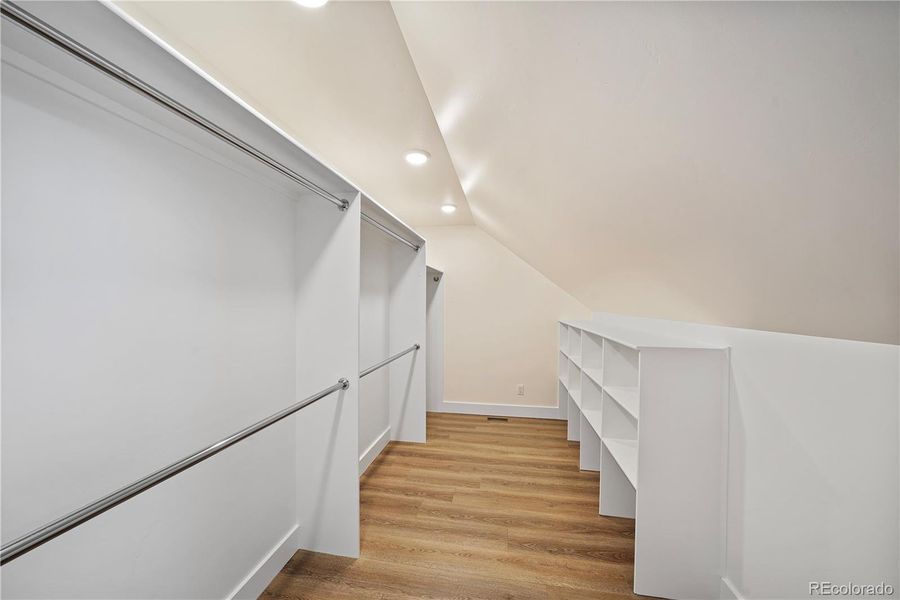 Spacious, unfurnished interior of a new home in , Salida (Image 23).