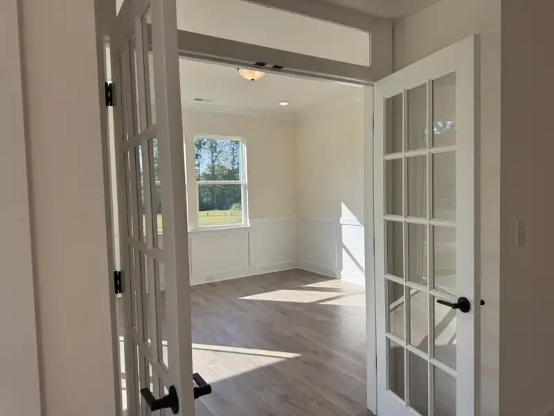 Spacious, unfurnished interior of a new home in Rone Creek, Waxhaw (Image 8).