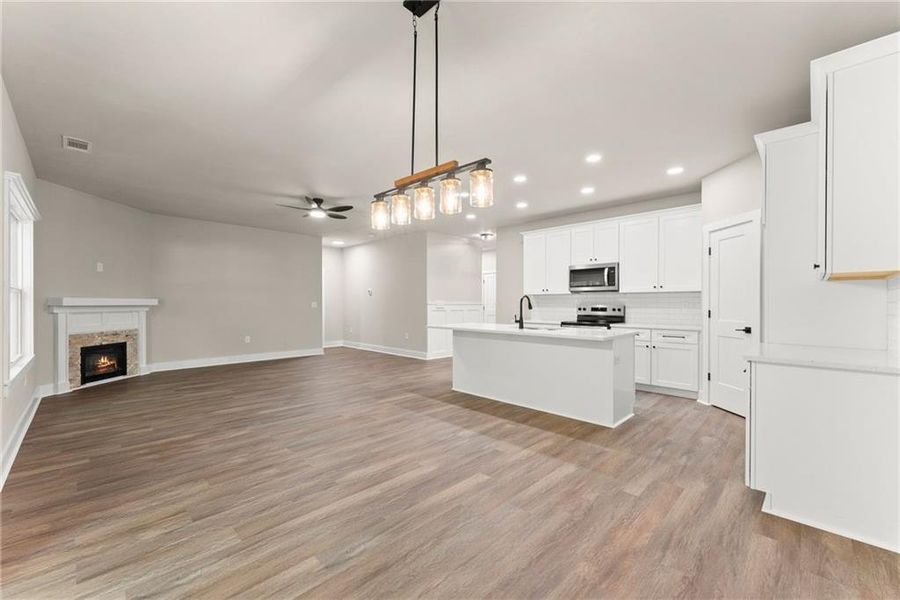 Spacious, unfurnished interior of a new home in , Jefferson (Image 13).