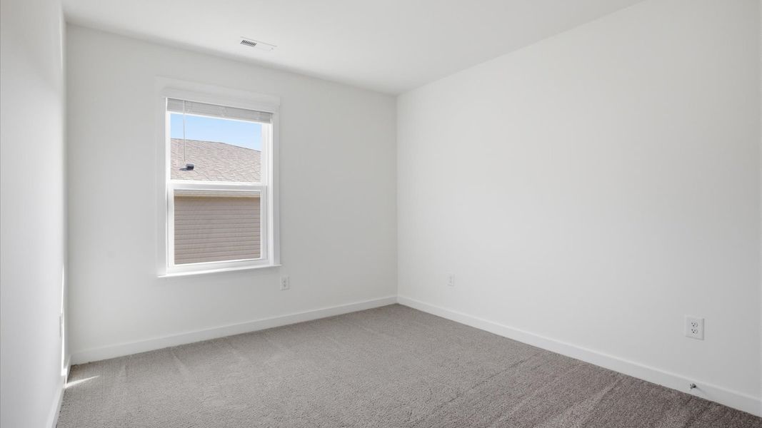 Spacious, unfurnished interior of a new home in Emory Creek, Harriman (Image 16).