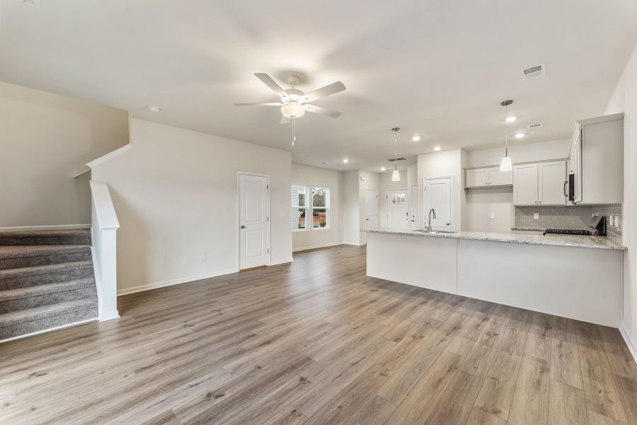 Spacious, unfurnished interior of a new home in Tucker Ridge, Pendleton (Image 16).