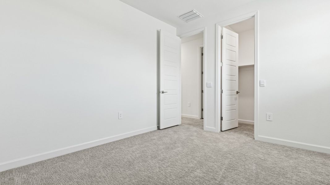 Spacious, unfurnished interior of a new home in Prada, Phoenix (Image 38).