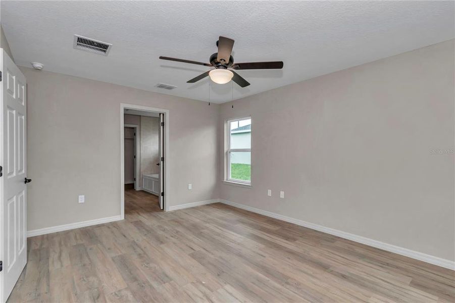 Spacious, unfurnished interior of a new home in , Ocala (Image 19).