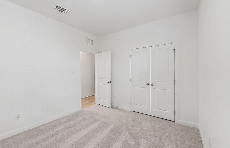 Spacious, unfurnished interior of a new home in Larson Crossing, Elgin (Image 10).