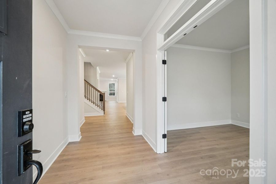 Spacious, unfurnished interior of a new home in Oak Grove Hill, Huntersville (Image 14).