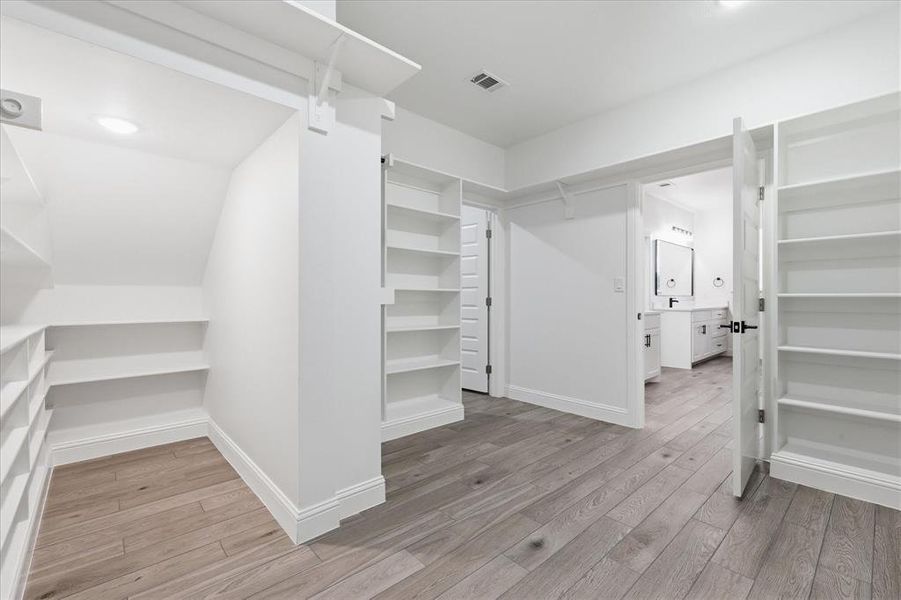 Spacious, unfurnished interior of a new home in , Sanger (Image 25).