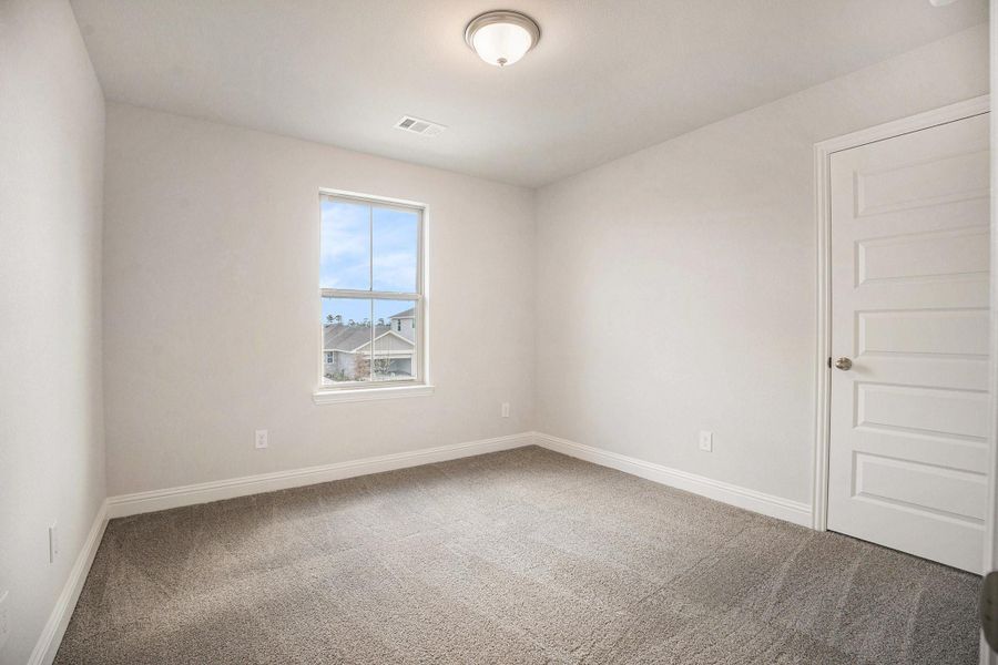 Spacious, unfurnished interior of a new home in Bayou Maison, Dickinson (Image 11).