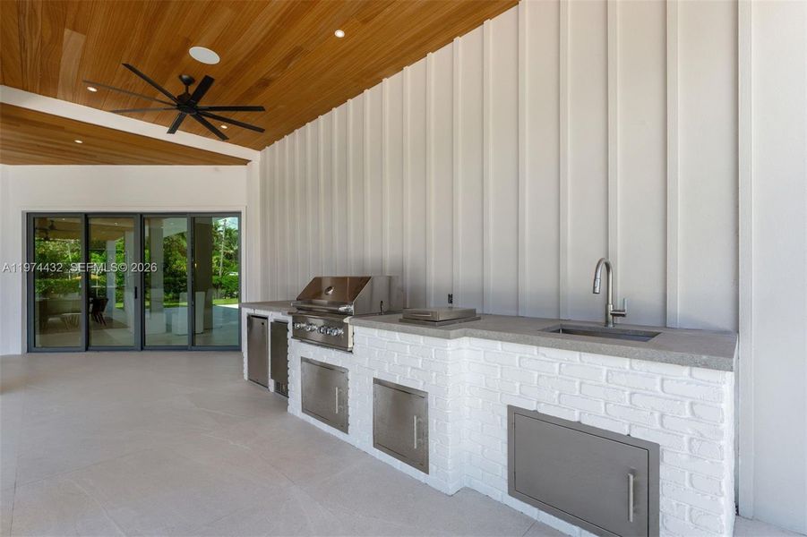 Exterior details and patio area of a home in , Miami (Image 29).