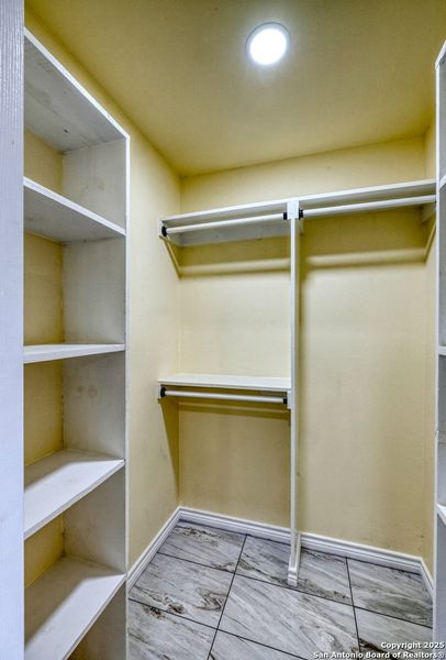 Spacious, unfurnished interior of a new home in , Uvalde (Image 21).