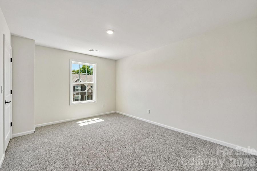 Spacious, unfurnished interior of a new home in Sylvan Creek, Denver (Image 35).