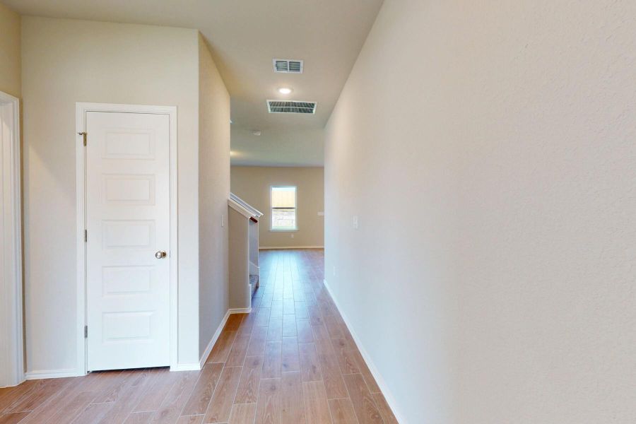 Spacious, unfurnished interior of a new home in Cascades at Onion Creek, Austin (Image 25). Spacious, unfurnished interior of a new home in Cascades at Onion Creek, Austin (Image 25).