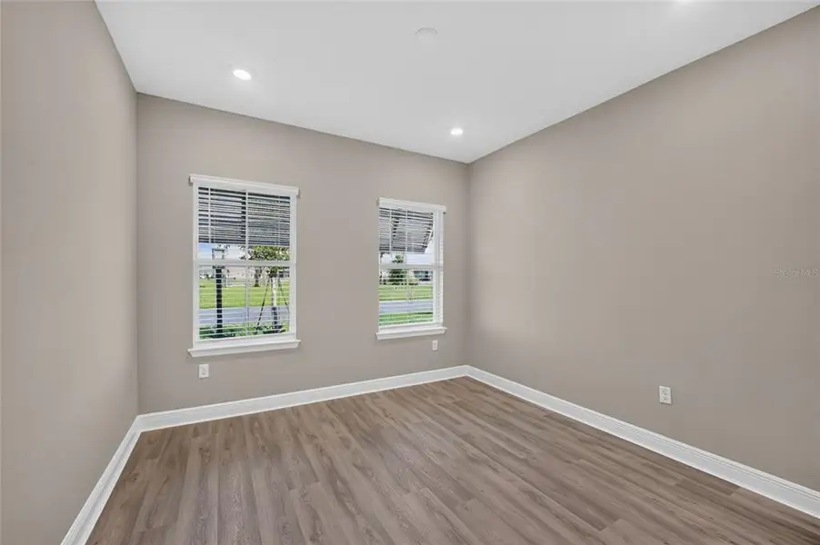 Spacious, unfurnished interior of a new home in , Ocala (Image 25).