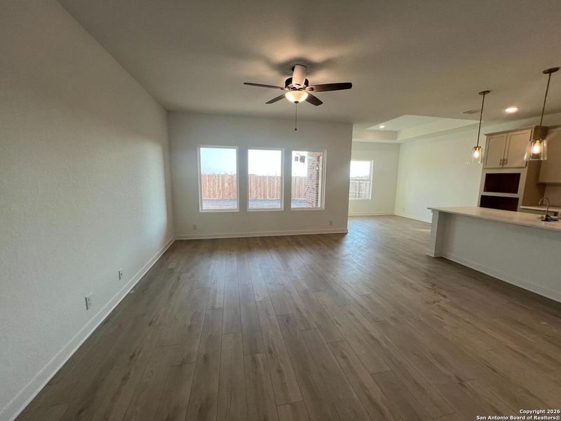 Spacious, unfurnished interior of a new home in Nopal Valley, San Antonio (Image 15).