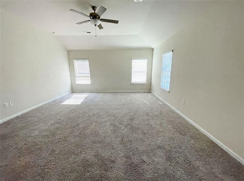 Spacious, unfurnished interior of a new home in Autumn Brook, Austell (Image 29).