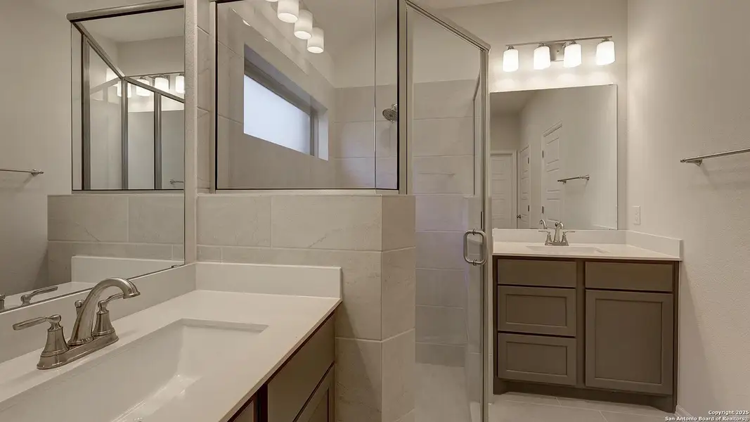 Furnished interior view inside a new home in Veranda 40', San Antonio (Image 8).