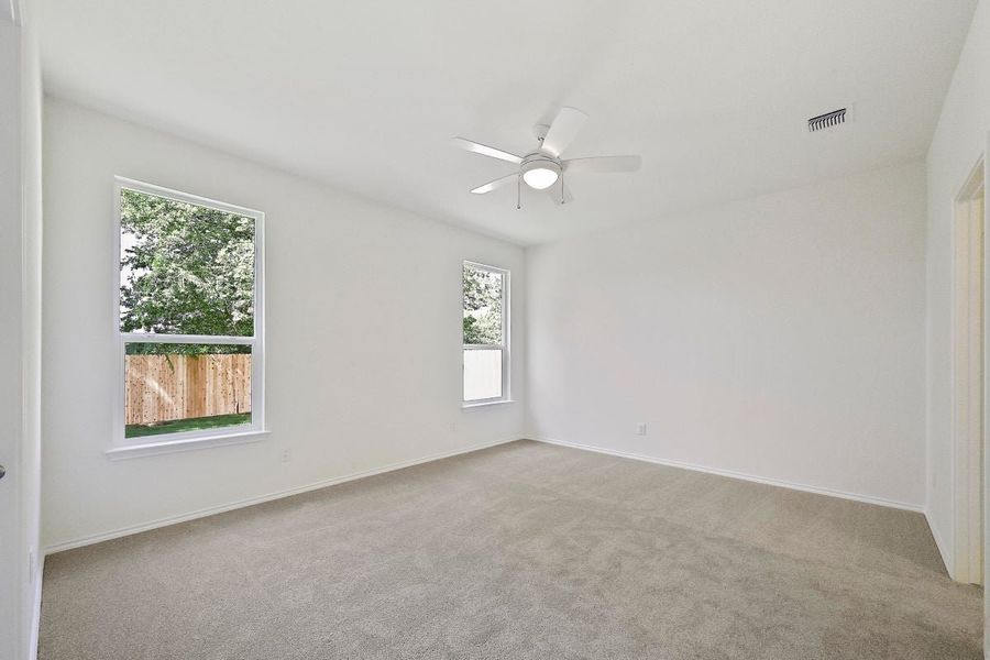 Spacious, unfurnished interior of a new home in Hidden Trails, Belton (Image 6).