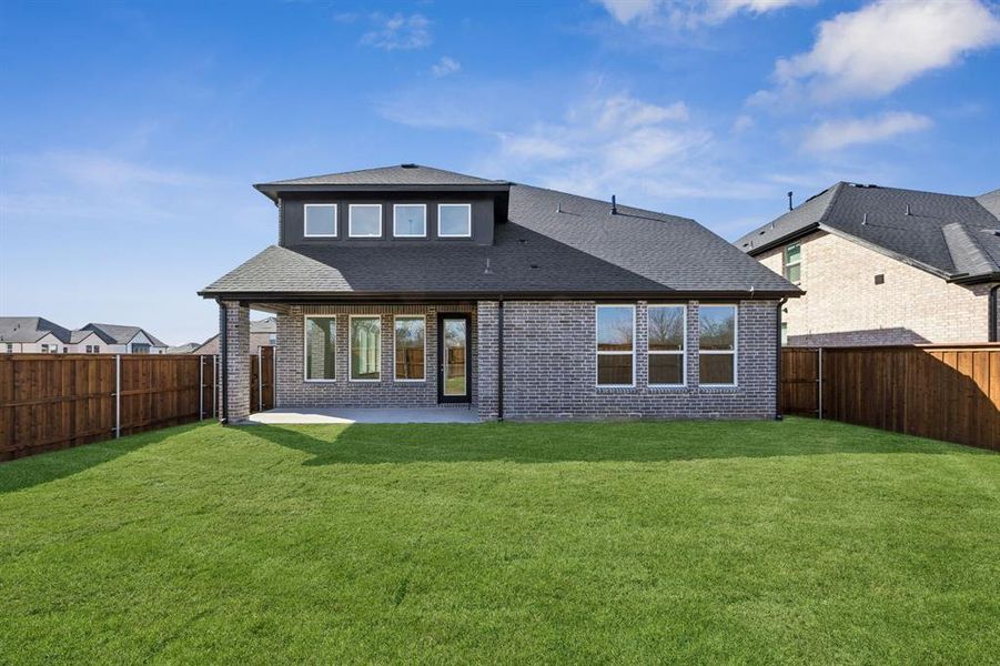 Whether it's dining al fresco on the covered back patio or enjoying family bar-b-ques, this spacious back yard offers ample space for the entire family to enjoy fun times in the great outdoors! Whether it's dining al fresco on the covered back patio or enjoying family bar-b-ques, this spacious back yard offers ample space for the entire family to enjoy fun times in the great outdoors!