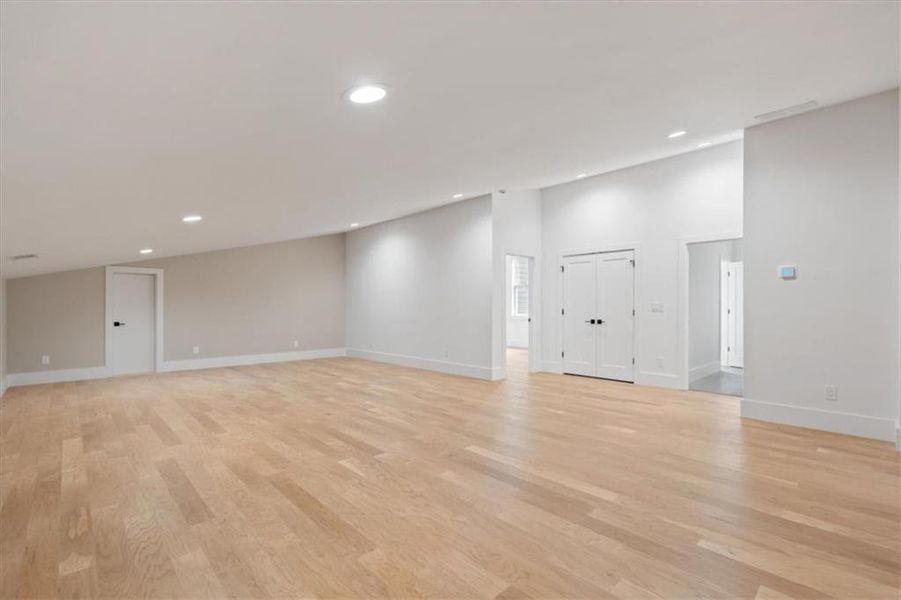 Spacious, unfurnished interior of a new home in , Bremen (Image 46).