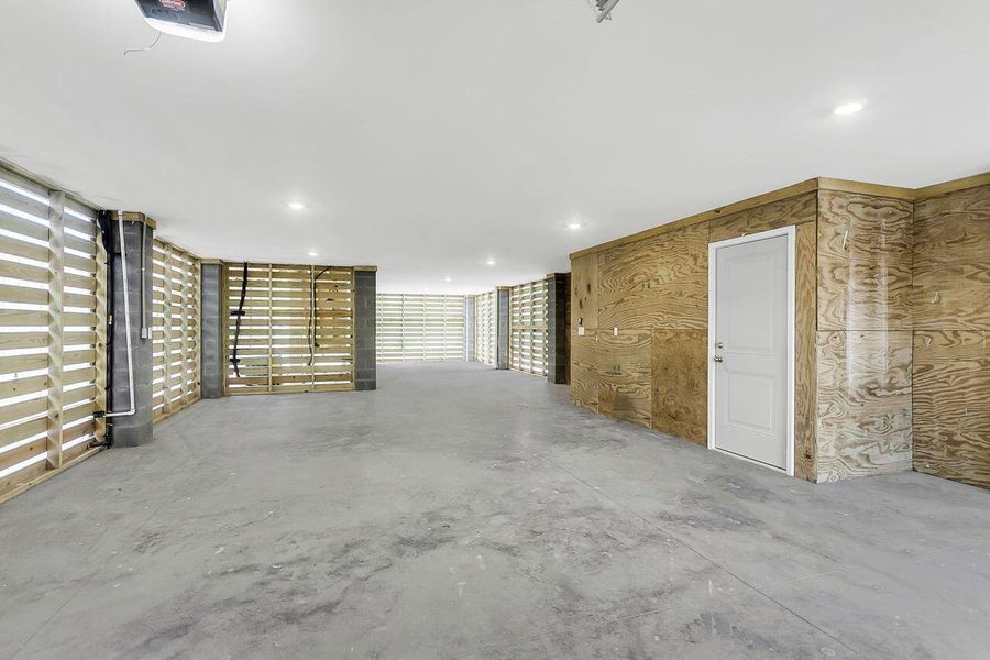 Spacious, unfurnished interior of a new home in Heron Preserve, Hanahan (Image 25).
